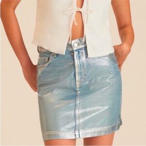 ANTHROPOLOGIE PILCRO Coated Denim Mini Skirt SIZE 8 Metallic Y2K
Vibes 100COTTON